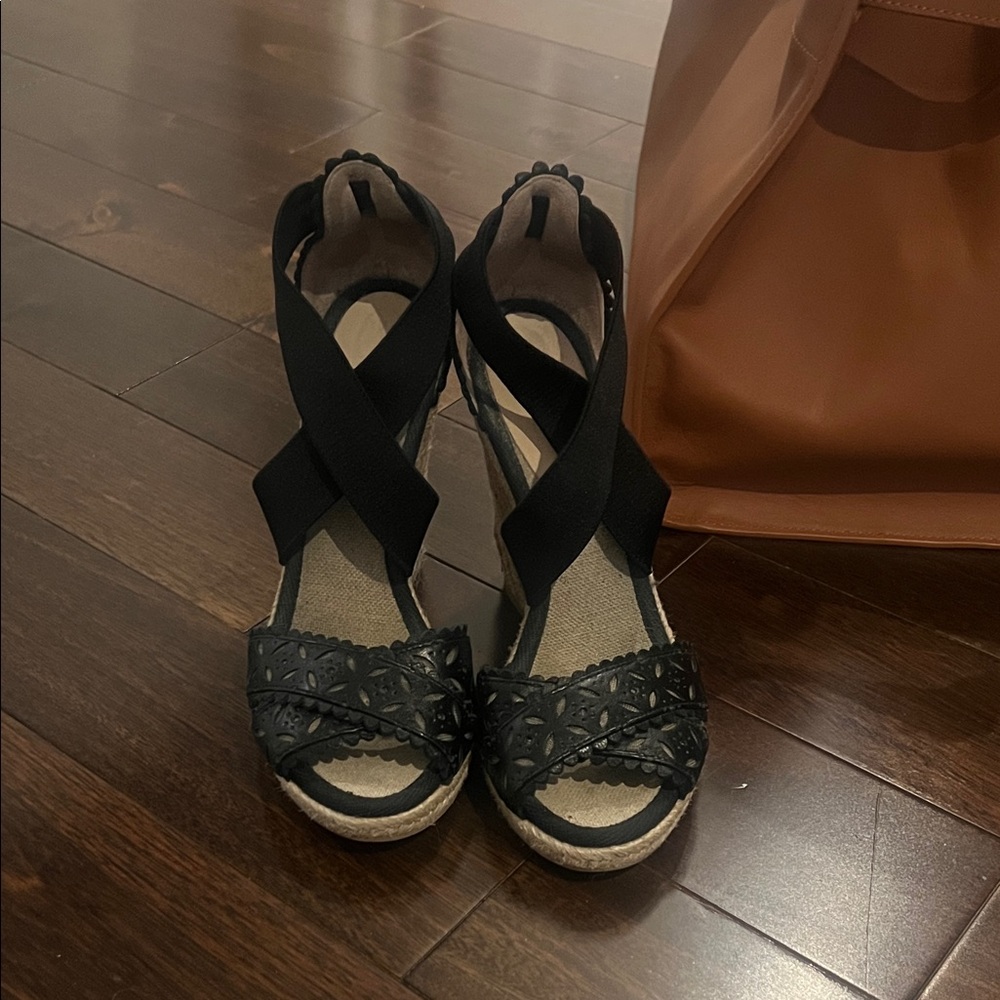 Elegant Black Women's platform Sandals size 6